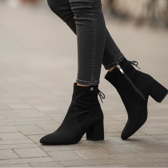 Franco Sarto Elegant Black Ankle Boots Suede Size 8M - Picture 2 of 9